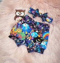 Load image into Gallery viewer, 18-24 Months Wonderland Flowerburst Shorties Matching Stretch Headband Repeat Pattern Bow Smiling Cat Toadstool