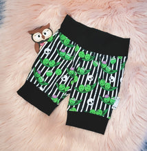 Load image into Gallery viewer, 2-3 Years Zompeas Knee Length Shorts Black Cuff Waistband Black White Stripe