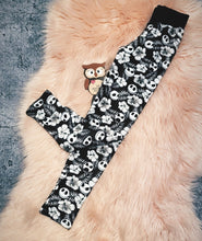 Load image into Gallery viewer, 7-8 Years Whats This Nightmare Leggings &amp; T-Shirt Short Sleeve Top Soft Skeleton Skellington
