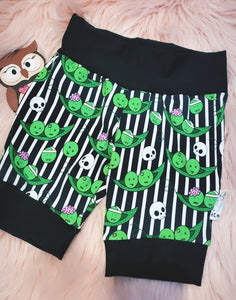 2-3 Years Zompeas Knee Length Shorts Black Cuff Waistband Black White Stripe