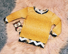 Load image into Gallery viewer, 6-12 Months Gold Glitter Effect Jumper Black and White Chevron Snowflake Long Sleeve Top
