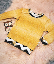 Load image into Gallery viewer, 6-12 Months Gold Glitter Effect Jumper Black and White Chevron Snowflake Long Sleeve Top
